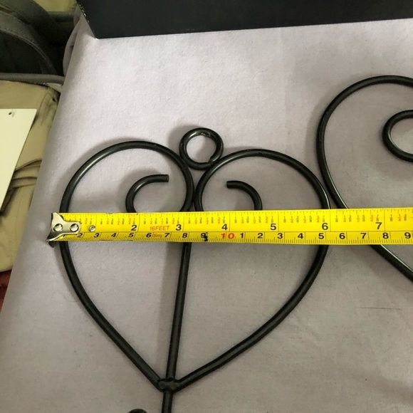 Black metal heart coat hangers - Picture 5 of 5